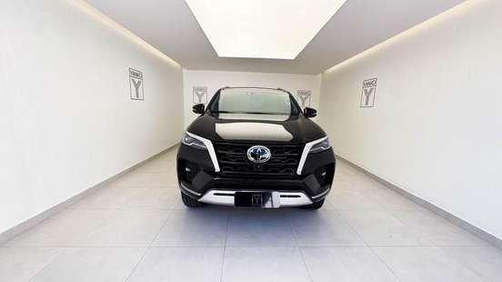 TOYOTA-HILUX-2023