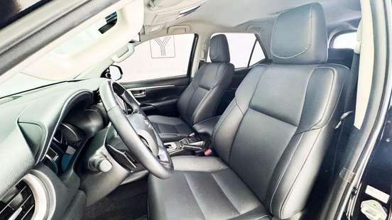 TOYOTA-HILUX-2023
