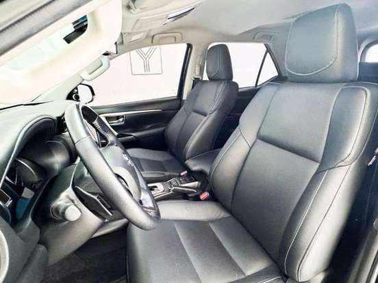 TOYOTA-HILUX-2.8 D-4D TURBO DIESEL CD CONQUEST 4X4 AUTOMÁTICO TOYOTA-HILUX-2023