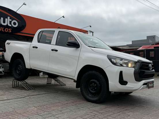 TOYOTA-HILUX-2021
