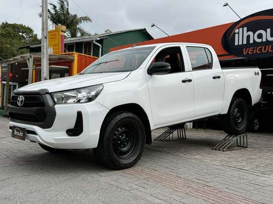 TOYOTA-HILUX-2021