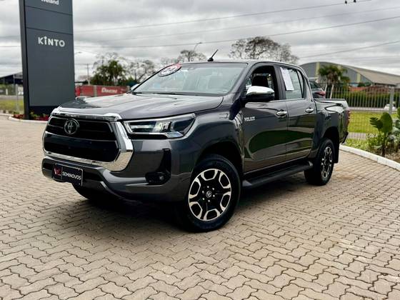 TOYOTA HILUX 2.8 D-4D TURBO DIESEL CD SRX 4X4 AUTOMÁTICO