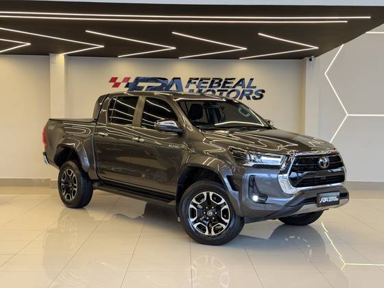 TOYOTA HILUX 2.8 D-4D TURBO DIESEL CD SRX 4X4 AUTOMÁTICO