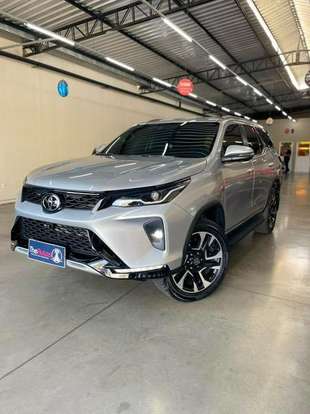 TOYOTA-HILUX-2024