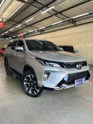 TOYOTA-HILUX-2024