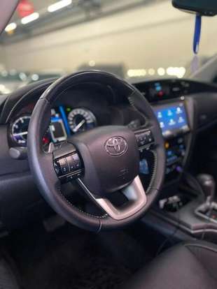 TOYOTA-HILUX-2024