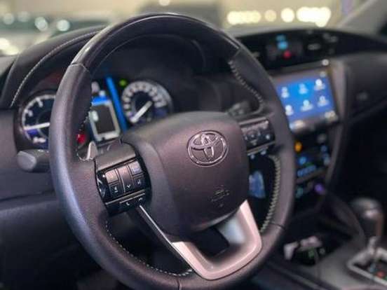 TOYOTA-HILUX-2.8 D-4D TURBO DIESEL CD SRX 4X4 AUTOMÁTICO TOYOTA-HILUX-2024