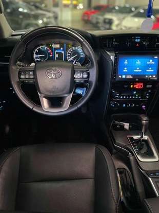TOYOTA-HILUX-2024