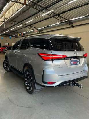 TOYOTA-HILUX-2024