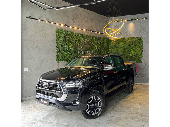 TOYOTA HILUX 2.8 D-4D TURBO DIESEL CD SRX 4X4 AUTOMÁTICO