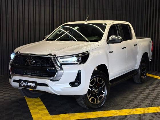 TOYOTA HILUX 2.8 D-4D TURBO DIESEL CD SRX 4X4 AUTOMÁTICO