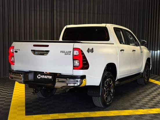 TOYOTA-HILUX-2021