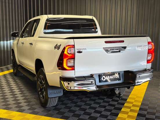 TOYOTA-HILUX-2021