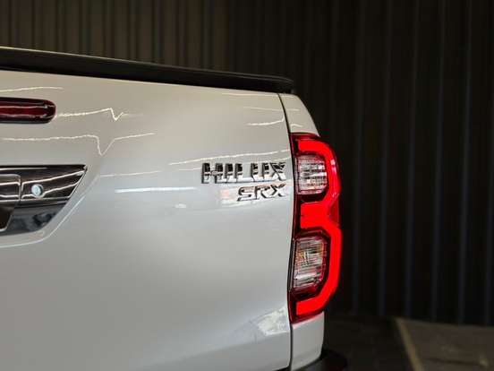 TOYOTA-HILUX-2021
