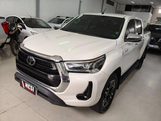 TOYOTA HILUX 2.8 D-4D TURBO DIESEL CD SRX 4X4 AUTOMÁTICO