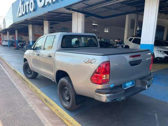 TOYOTA-HILUX-2019