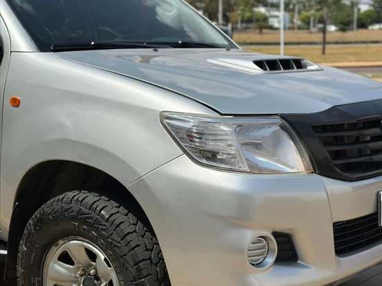 TOYOTA-HILUX-3.0 SR 4X4 CS 16V TURBO INTERCOOLER DIESEL 2P MANUAL TOYOTA-HILUX-2013
