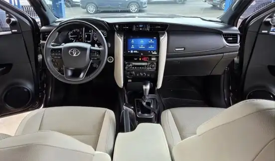 TOYOTA-HILUX SW4-2025