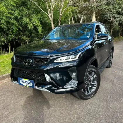 TOYOTA HILUX SW4 2.8 D-4D TURBO DIESEL SRX 7L 4X4 AUTOMÁTICO