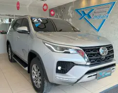 TOYOTA HILUX SW4 2.8 D-4D TURBO DIESEL SRX 7L 4X4 AUTOMÁTICO TOYOTA HILUX SW4 2.8 D-4D TURBO DIESEL SRX 7L 4X4 AUTOMÁTICO
