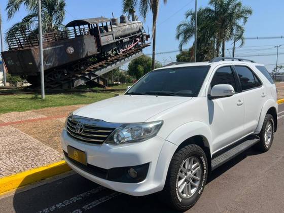 TOYOTA HILUX SW4 2.7 SR 4X2 16V FLEX 4P AUTOMÁTICO