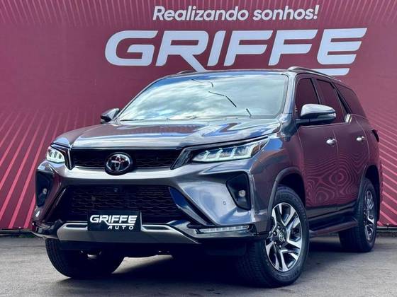 TOYOTA HILUX SW4 2.8 D-4D TURBO DIESEL DIAMOND 7L 4X4 AUTOMÁTICO