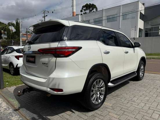 TOYOTA-HILUX SW4-2.8 D-4D TURBO DIESEL SRX 4X4 AUTOMÁTICO TOYOTA-HILUX SW4-2022