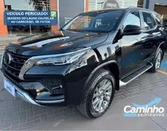 TOYOTA HILUX SW4 2.8 D-4D TURBO DIESEL SRX 7L 4X4 AUTOMÁTICO TOYOTA HILUX SW4 2.8 D-4D TURBO DIESEL SRX 7L 4X4 AUTOMÁTICO