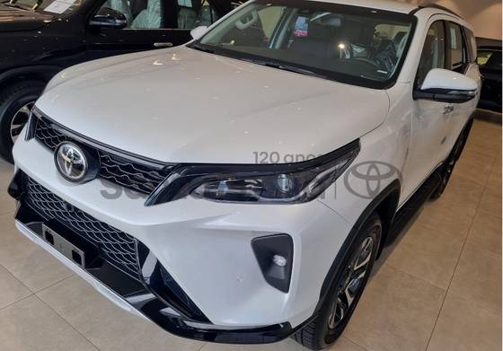 TOYOTA HILUX SW4 2.8 D-4D TURBO DIESEL SRX PLATINUM 7L 4X4 AUTOMÁTICO
