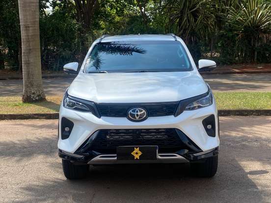 TOYOTA-HILUX SW4-2025