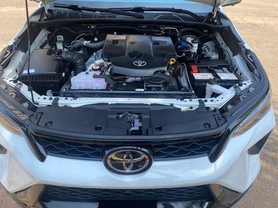 TOYOTA-HILUX SW4-2025
