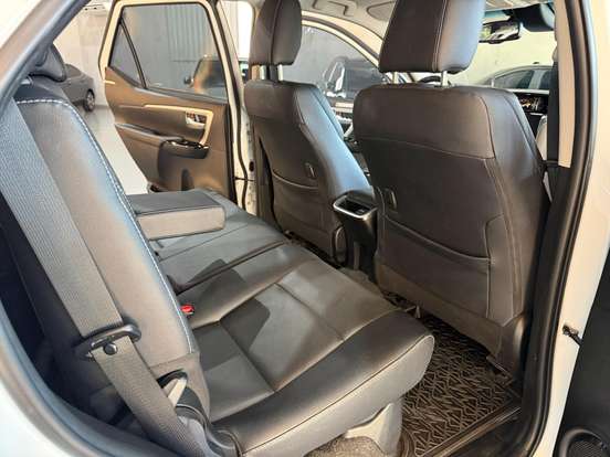 TOYOTA-HILUX SW4-2024