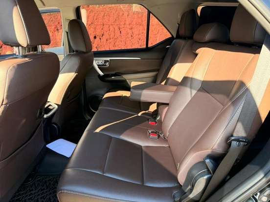 TOYOTA-HILUX SW4-2019