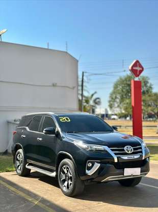 TOYOTA-HILUX SW4-2.8 SRX 4X4 7 LUGARES 16V TURBO INTERCOOLER DIESEL 4P AUTOMÁTICO TOYOTA-HILUX SW4-2019