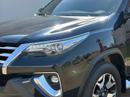 TOYOTA-HILUX SW4-2.8 SRX 4X4 7 LUGARES 16V TURBO INTERCOOLER DIESEL 4P AUTOMÁTICO TOYOTA-HILUX SW4-2019
