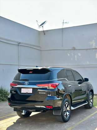 TOYOTA-HILUX SW4-2.8 SRX 4X4 7 LUGARES 16V TURBO INTERCOOLER DIESEL 4P AUTOMÁTICO TOYOTA-HILUX SW4-2019