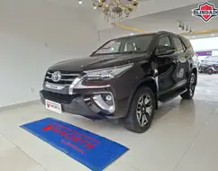 TOYOTA HILUX SW4 2.8 SRX DIAMOND 4X4 7 LUGARES 16V TURBO INTERCOOLER DIESEL 4P AUTOMÁTICO TOYOTA HILUX SW4 2.8 SRX DIAMOND 4X4 7 LUGARES 16V TURBO INTERCOOLER DIESEL 4P AUTOMÁTICO