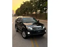 TOYOTA HILUX SW4 3.0 SRV 4X4 7 LUGARES 16V TURBO INTERCOOLER DIESEL 4P AUTOMÁTICO TOYOTA HILUX SW4 3.0 SRV 4X4 7 LUGARES 16V TURBO INTERCOOLER DIESEL 4P AUTOMÁTICO