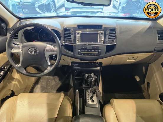 TOYOTA-HILUX SW4-2014