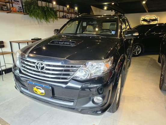 TOYOTA-HILUX SW4-3.0 SRV 4X4 7 LUGARES 16V TURBO INTERCOOLER DIESEL 4P AUTOMÁTICO TOYOTA-HILUX SW4-2014