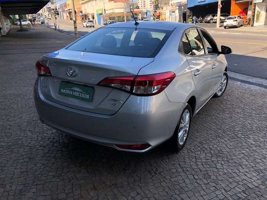 TOYOTA-YARIS-2018