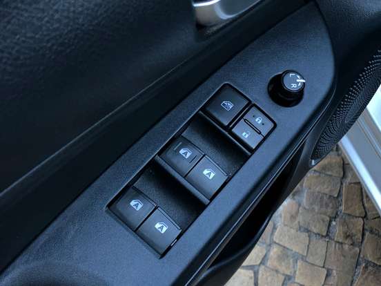 TOYOTA-YARIS-1.5 16V FLEX SEDAN XL PLUS TECH MULTIDRIVE TOYOTA-YARIS-2018