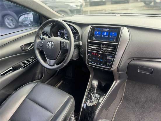 TOYOTA-YARIS-2023