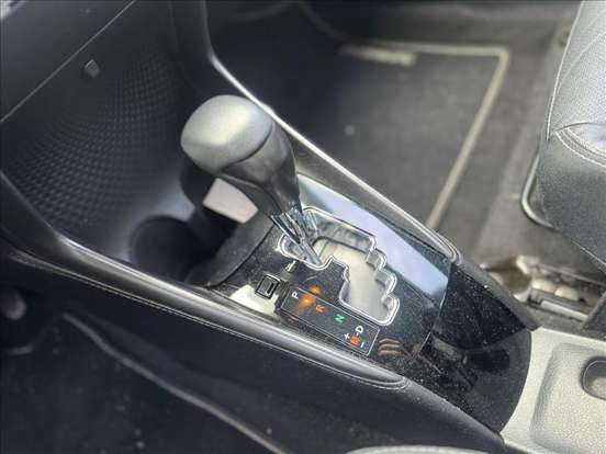 TOYOTA-YARIS-2023