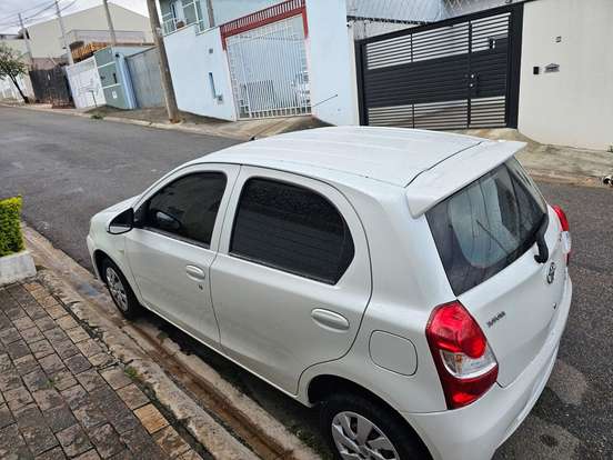 TOYOTA-ETIOS-2015