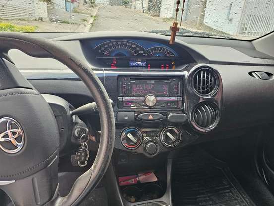 TOYOTA-ETIOS-2015