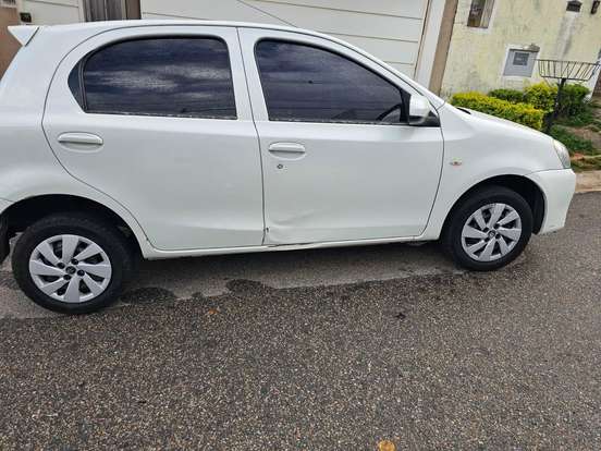 TOYOTA-ETIOS-2015