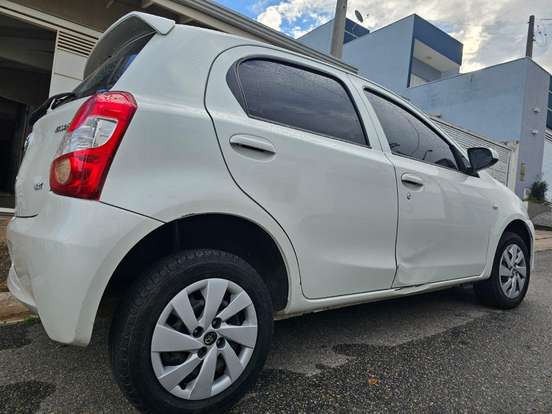 TOYOTA-ETIOS-2015