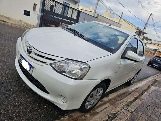 TOYOTA-ETIOS-1.3 X 16V FLEX 4P MANUAL TOYOTA-ETIOS-2015
