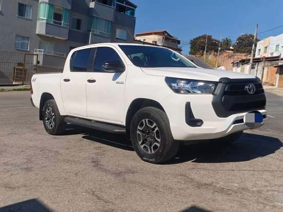 TOYOTA-HILUX-2022